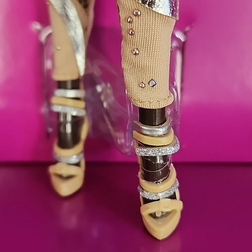 Stephen Borrows "Pazette" Fashion Doll Tan Silver Feathered Outfit NRFB NIB - Picture 10 of 17